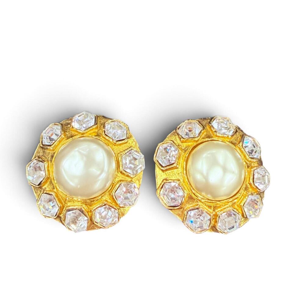 CHANEL Vintage Gold Pearl Earrings